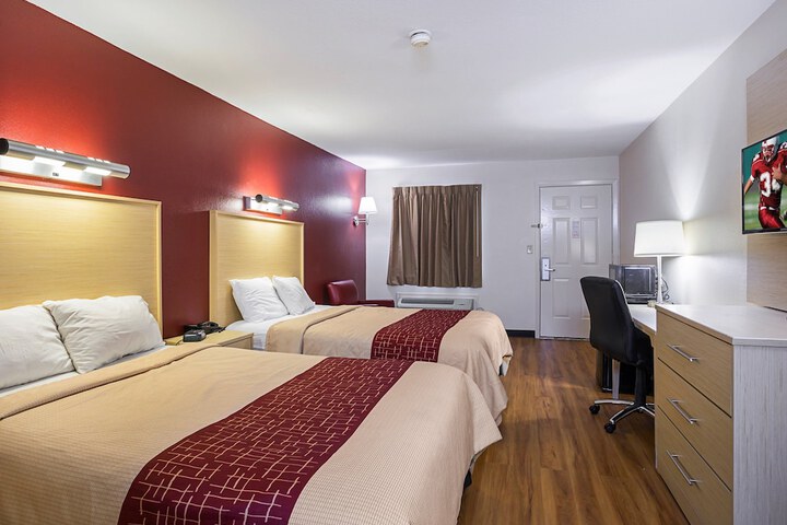2 Double Beds (4 of 6)