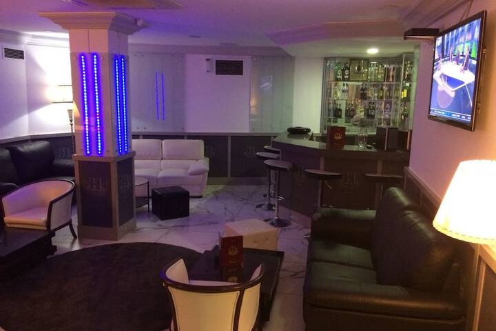 Lounge 49 of 65