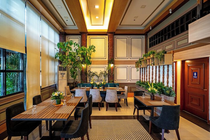 Dining 43 of 74