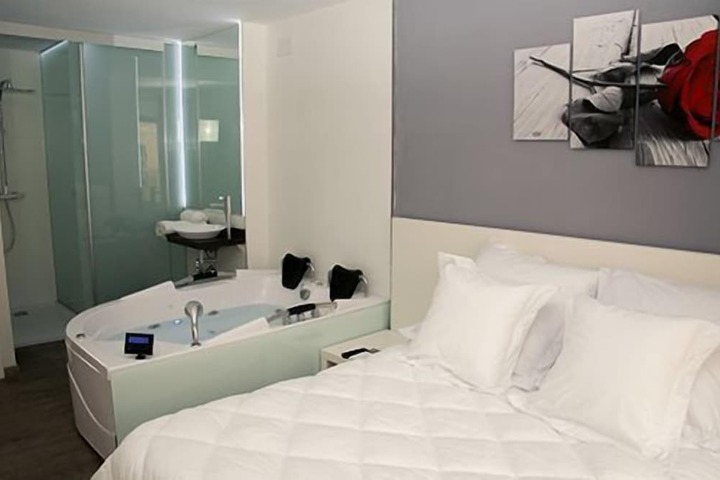 Room 12 of 40