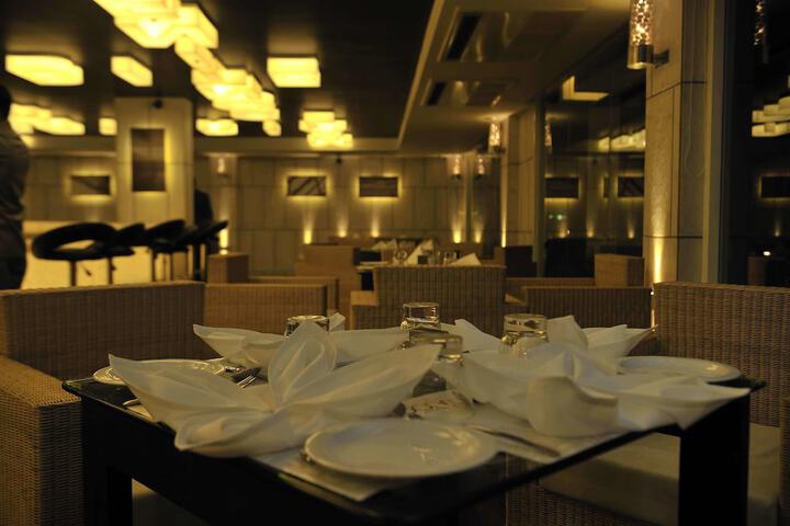 Dining 47 of 60