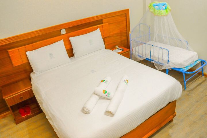 Room 8 of 99
