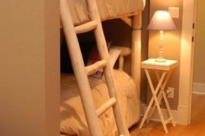 Room 10 of 38