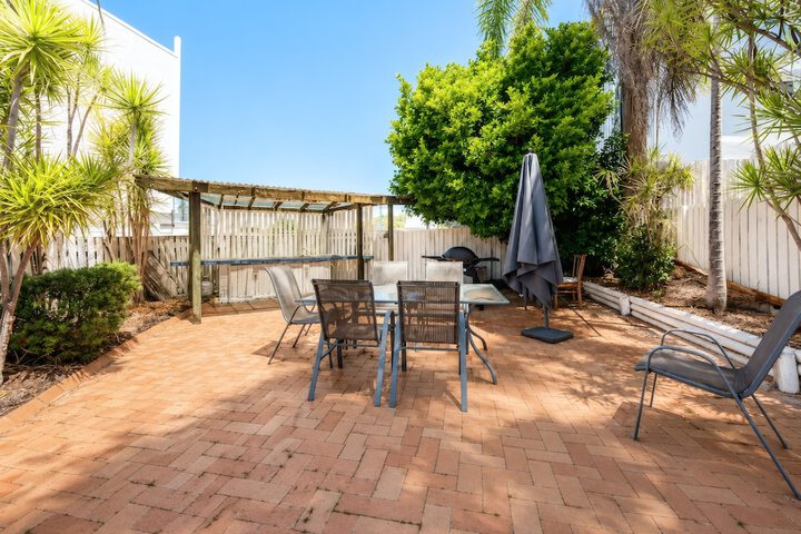 Sundeck 39 of 46