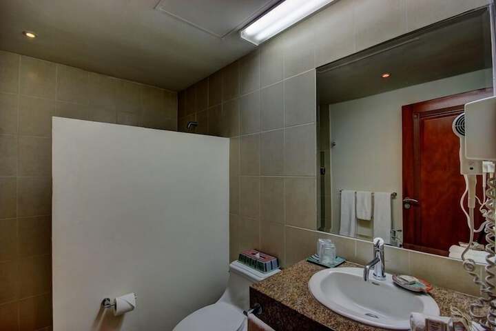 Room 350 of 426