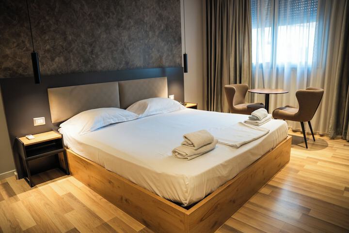 Room 8 of 32