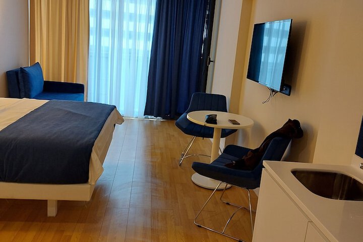 Room 4 of 10