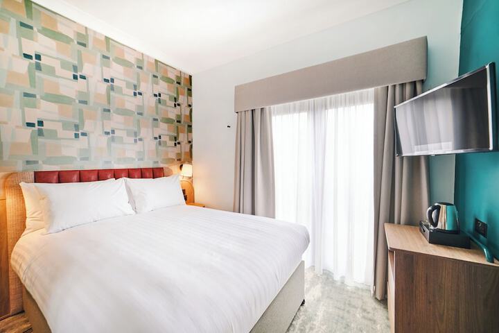 Room 34 of 144