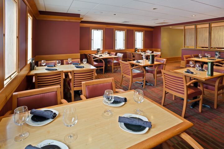 Dining 18 of 26