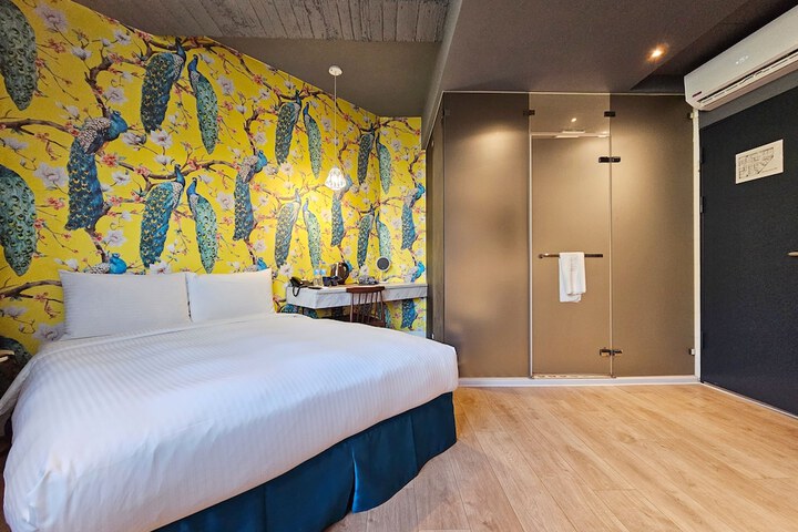 Room 6 of 49
