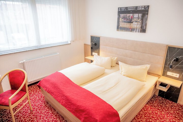 Room 7 of 16