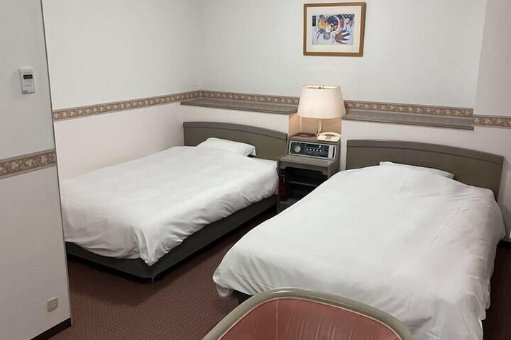 Room 2 of 6