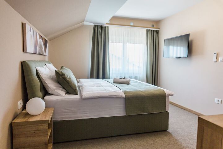 Room 5 of 25