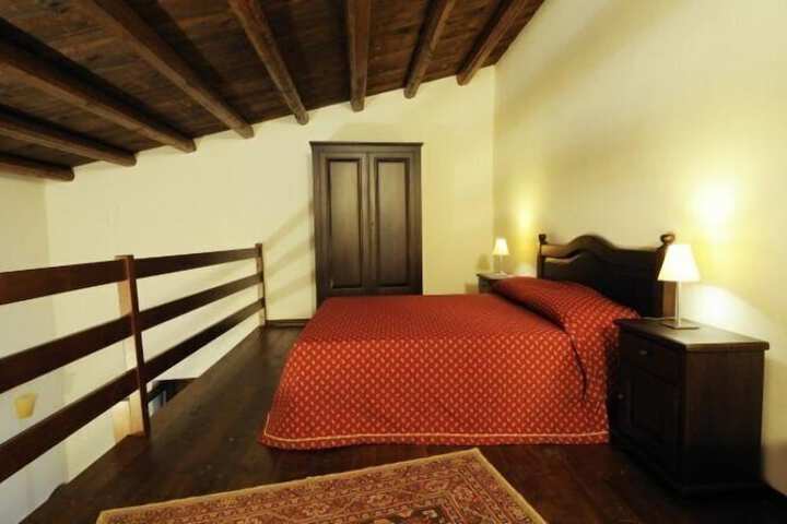 Room 3 of 38