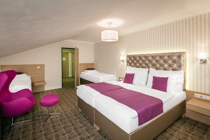 Room 10 of 80