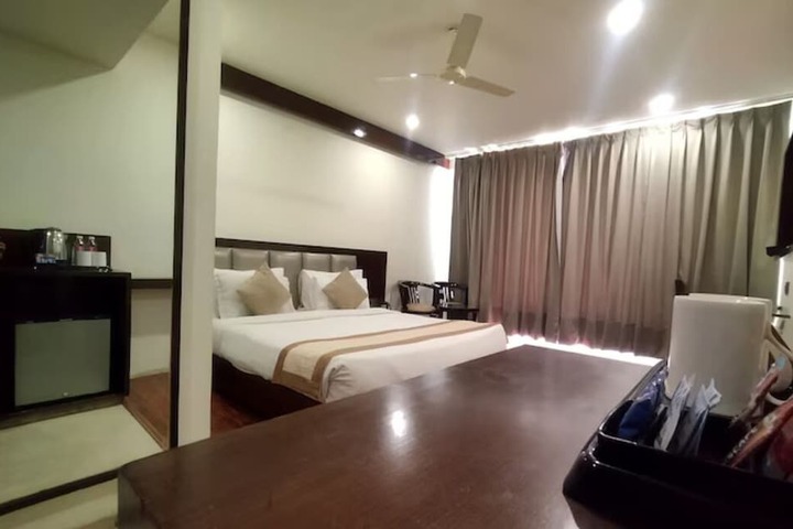 Room 35 of 84