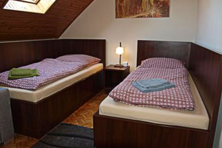 Room 12 of 34