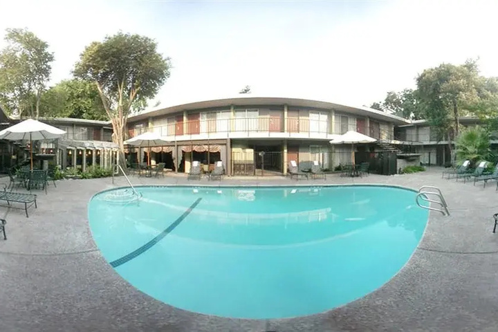 Pool 5 of 10