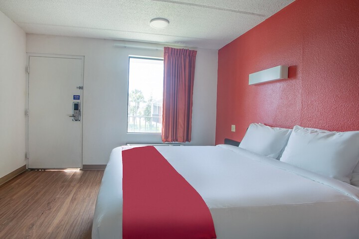 Room 6 of 30