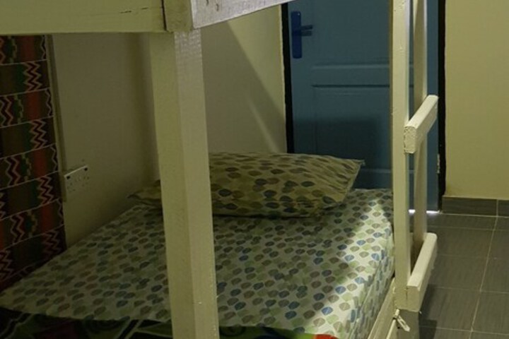 Room 13 of 18