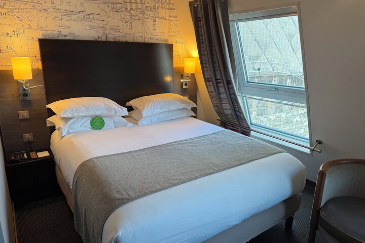 Room 35 of 72