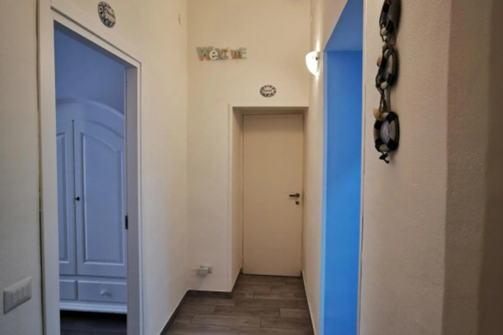 Room 11 of 25