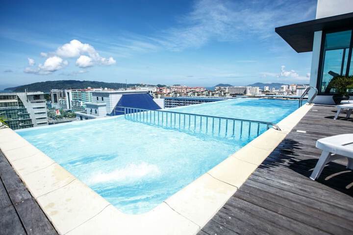 Hotel Pool