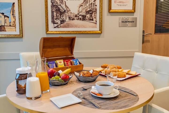 Breakfast/Coffee Service 31 of 35
