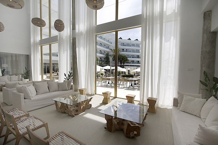 Guest Lobby