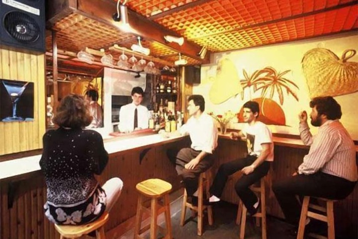 Lounge 36 of 41