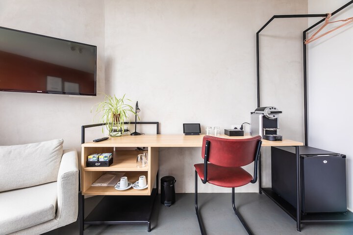 Room 17 of 46