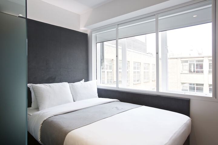 Room 2 of 33