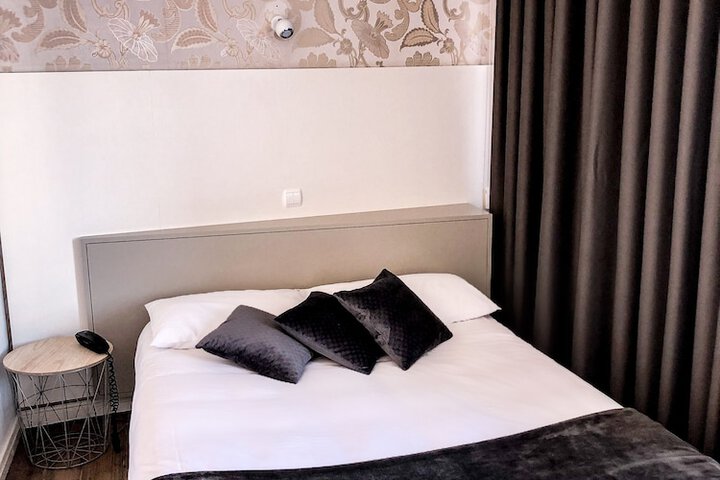 Room 16 of 37