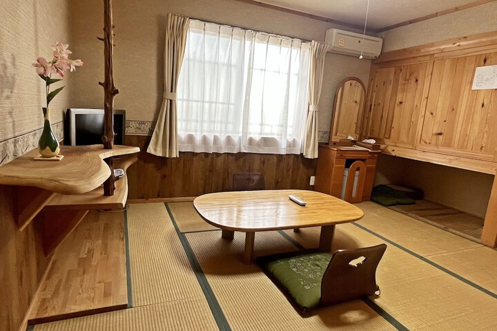 Room 12 of 30