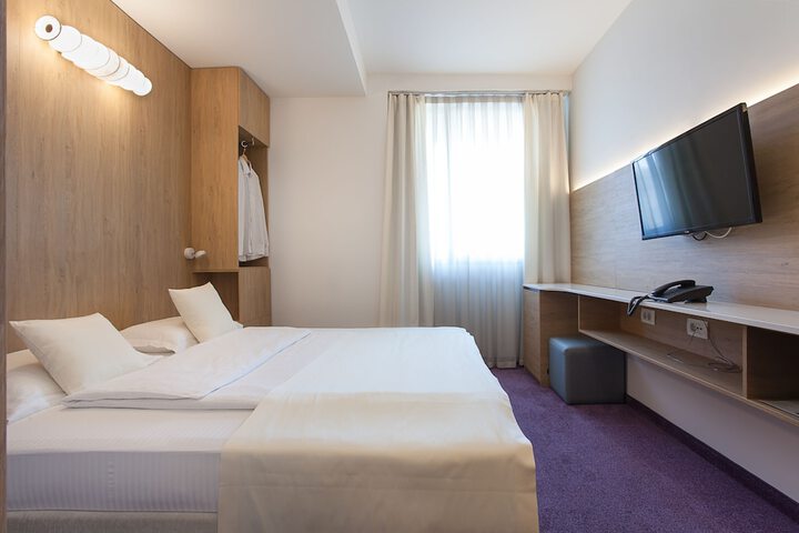 Room 16 of 58