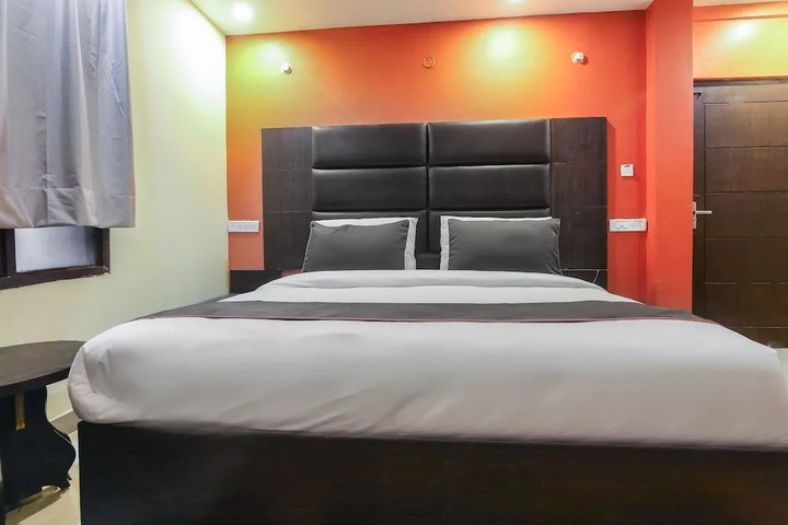 Room 3 of 16