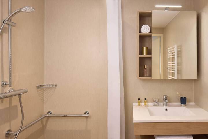 Room 11 of 21