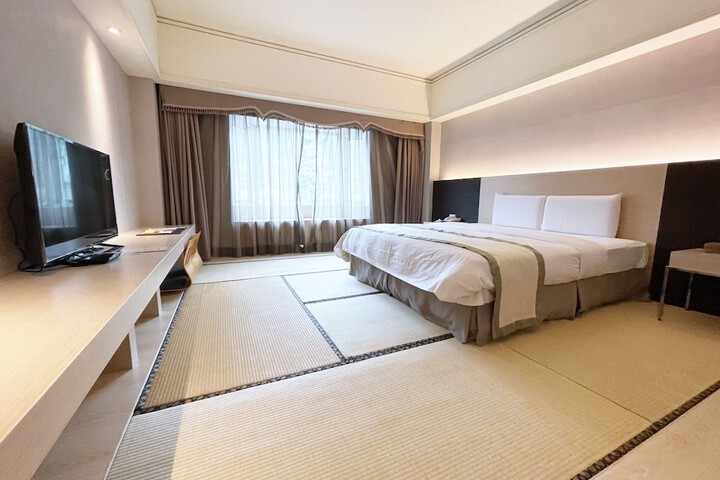 Room 34 of 90