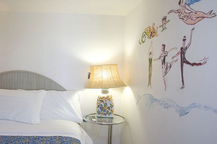 Room 6 of 61