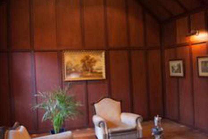 Lounge 10 of 49