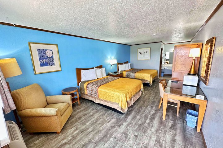 2 Double Beds (4 of 7)