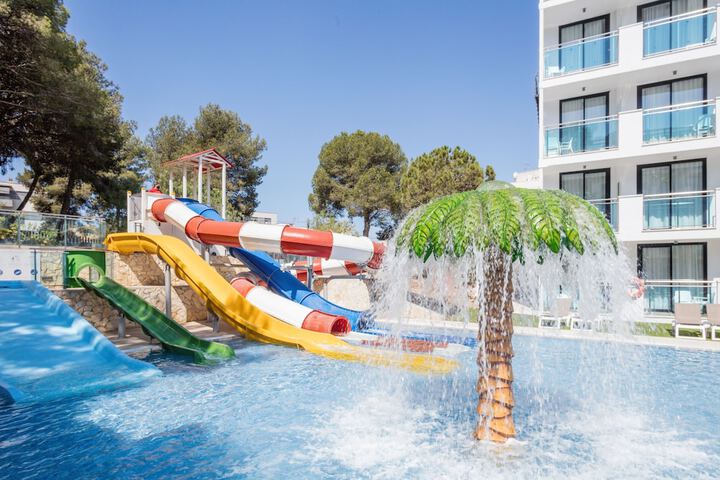 Hotel Pool