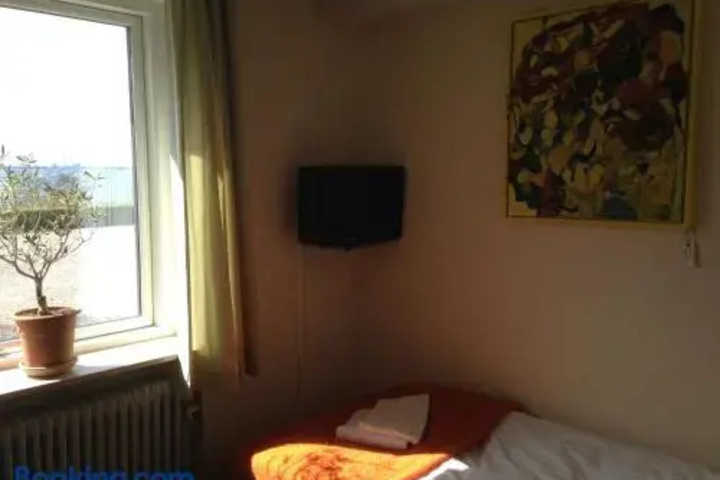 Room 3 of 14
