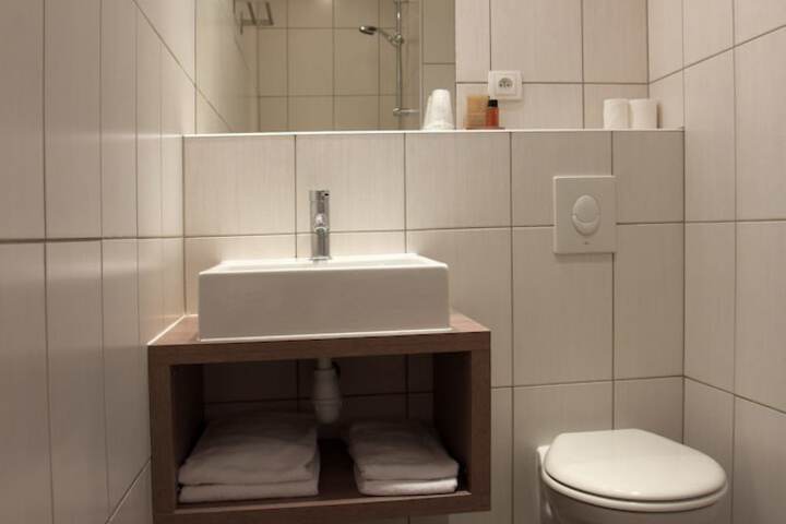 Room 43 of 59