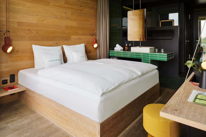 Room 28 of 61