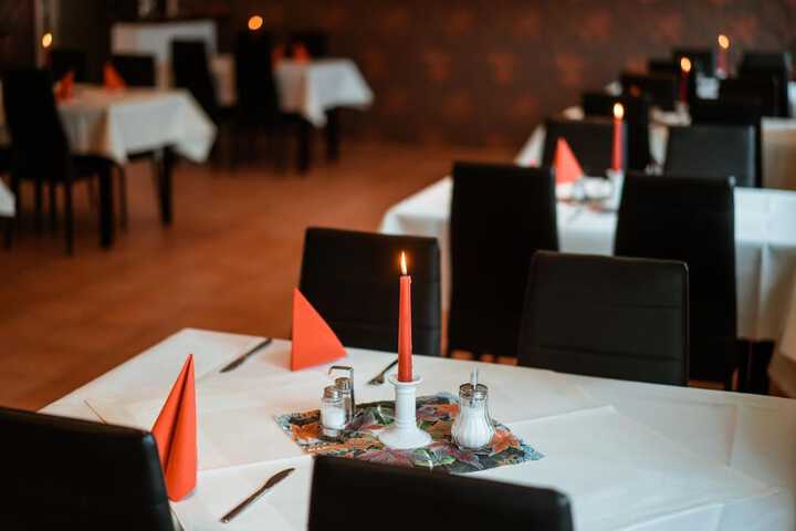 Dining 18 of 27