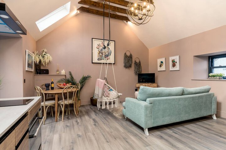 Lounge 187 of 250