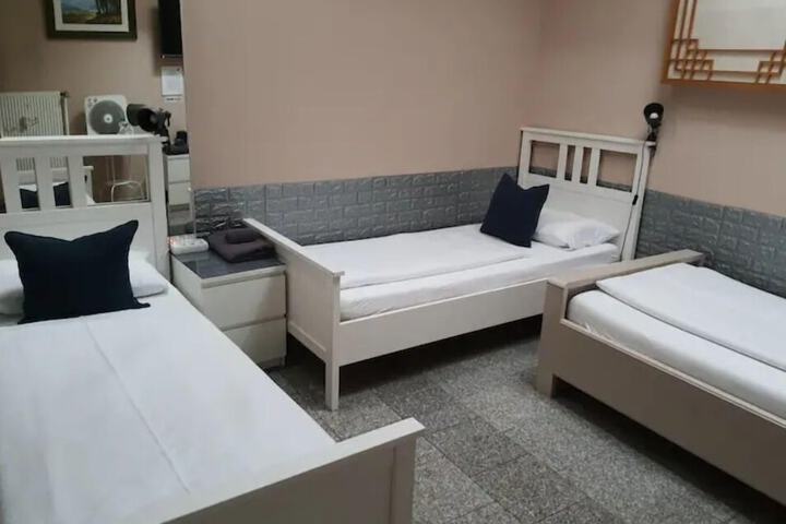 Room 3 of 17