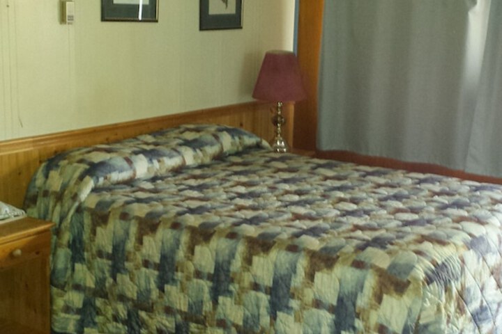 Room 6 of 33