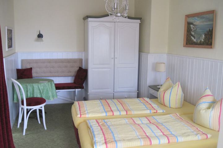 Room 10 of 35